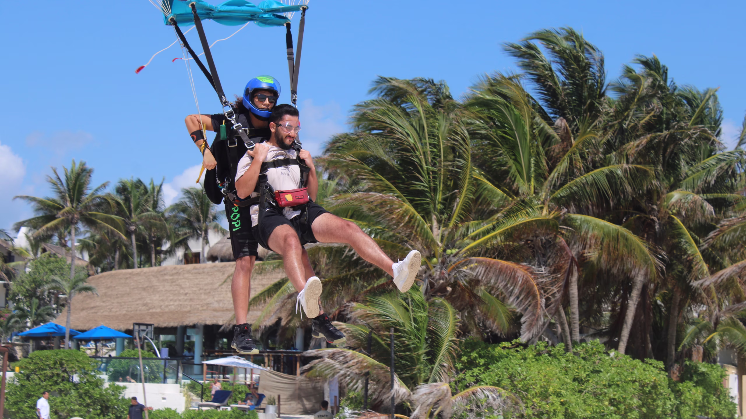 Tandem skydive beach landing in Playa del Carmen